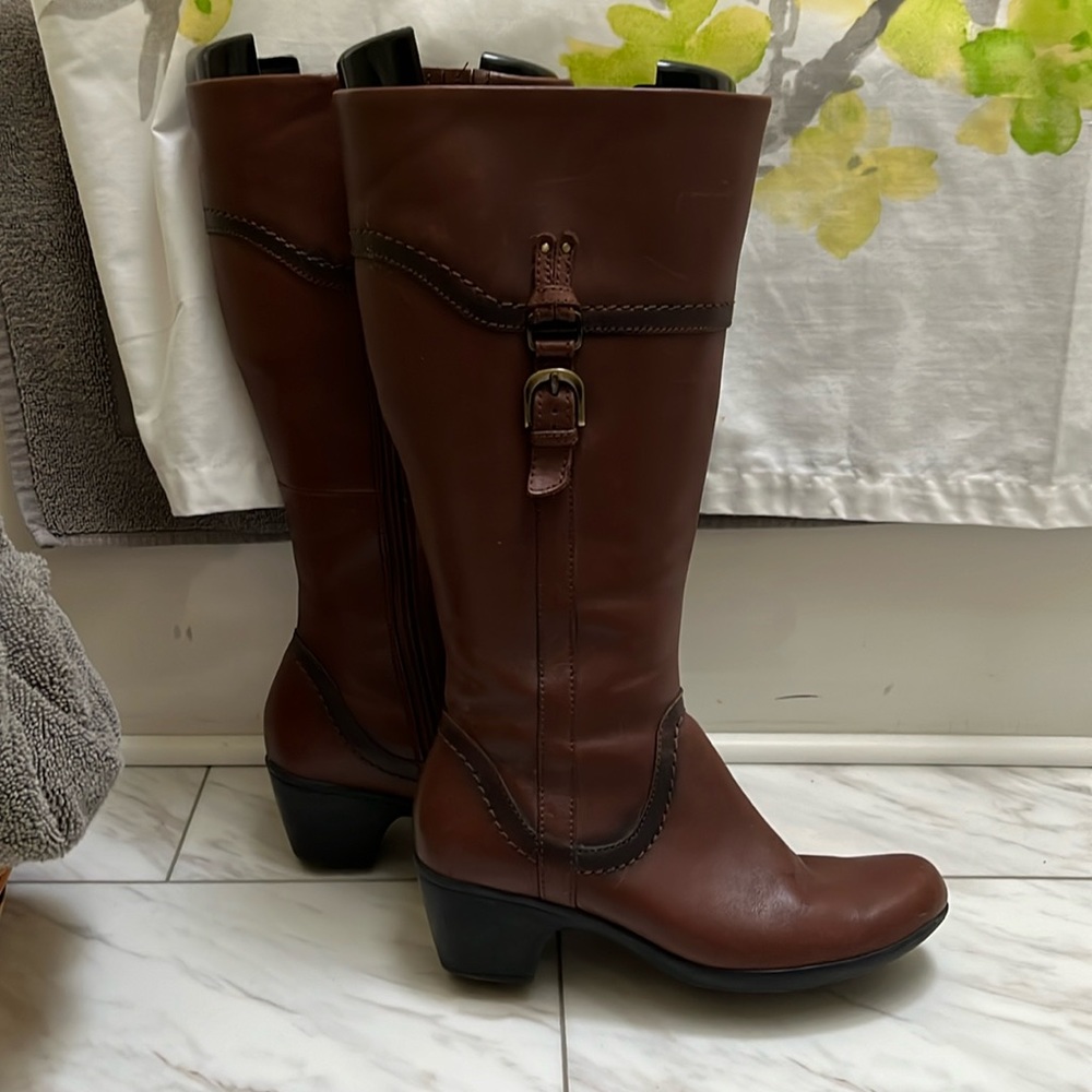 Clarks tall brown boots size 7